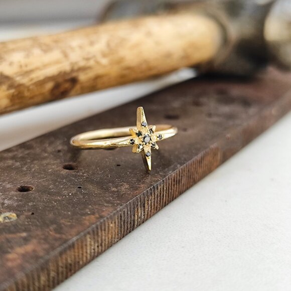 Pinky ring. 14k Yellow gold Diamonds ring. Star ring. Black Diamonds ring. - Picture 11 of 16